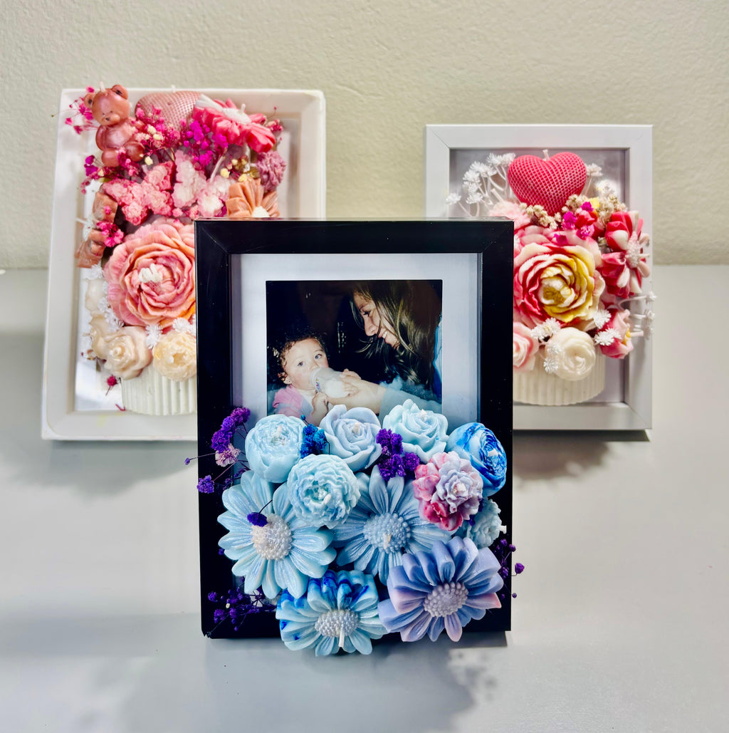 Tres marcos de velas florales en diferentes colores